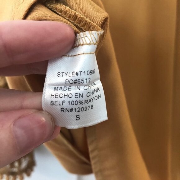 ENTRO Lace Crochet Long Sleeve Blouse - Picture 7 of 8